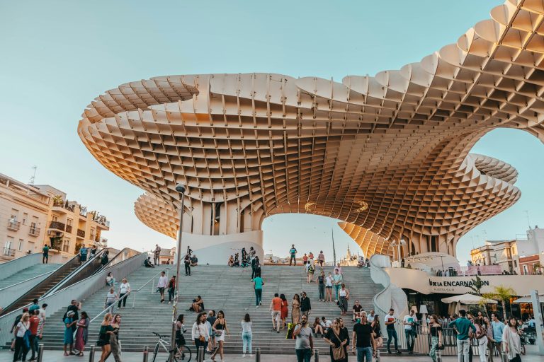 Plaza de la Encarnación de Sevilla, ubicación de la exposición de Santi Palacios.